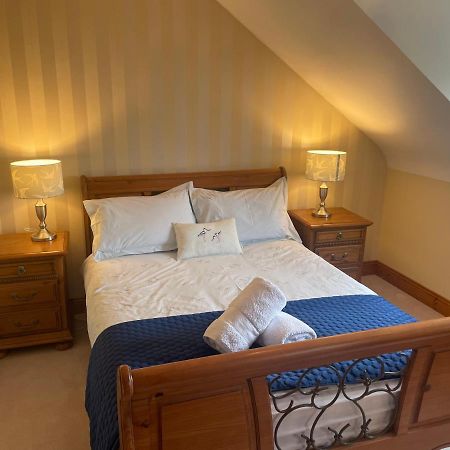 Cosy Rooms In A Stone Cottage Salthill Exterior photo
