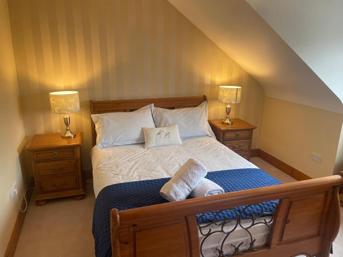 Cosy Rooms In A Stone Cottage Salthill Exterior photo