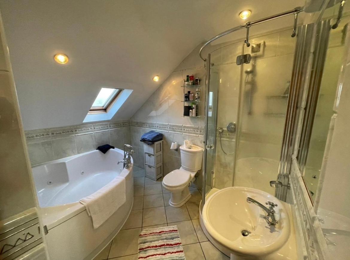 Cosy Rooms In A Stone Cottage Salthill Exterior photo